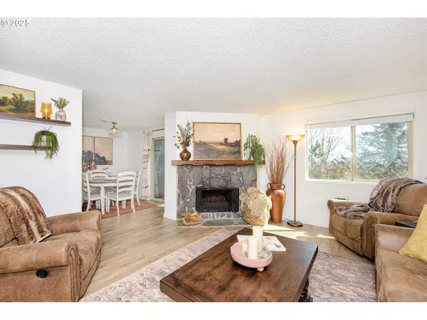 Lake Oswego, OR 97035,44 EAGLE CREST DR #24