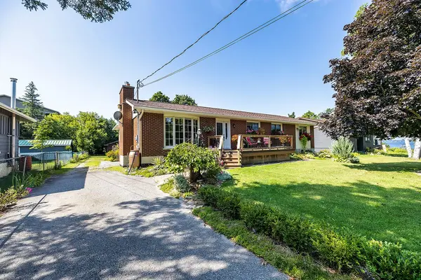 Kawartha Lakes, ON K0M 1N0,93 Bond ST W