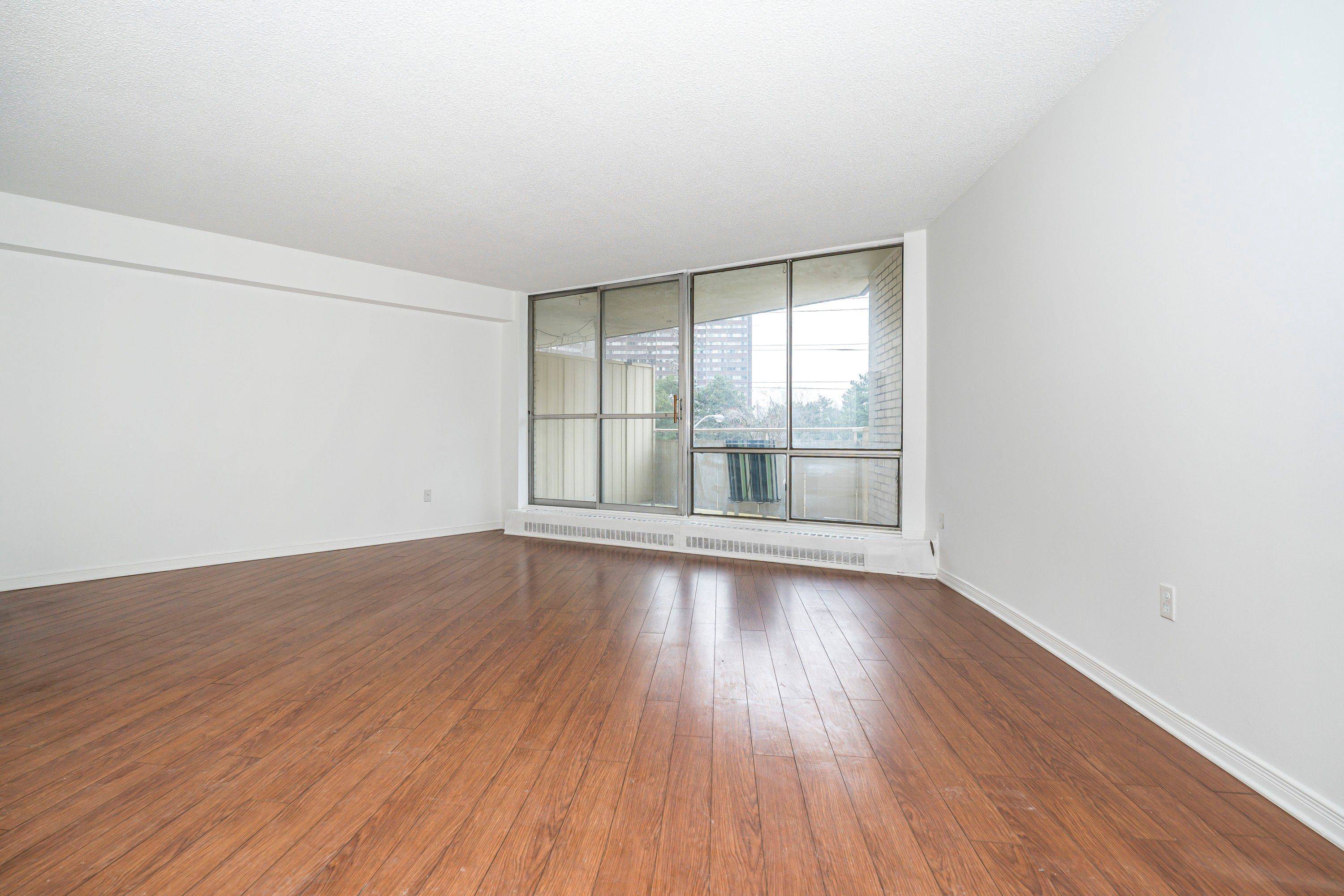 Toronto W09, ON M9R 1S9,330 Dixon RD #207