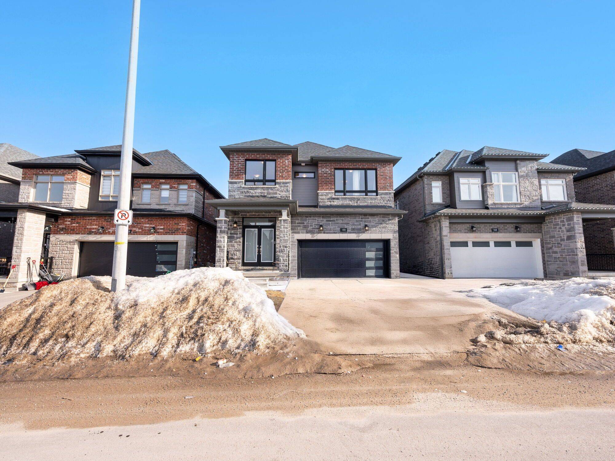 Barrie, ON L9J 0J2,172 FRANKLIN TRL