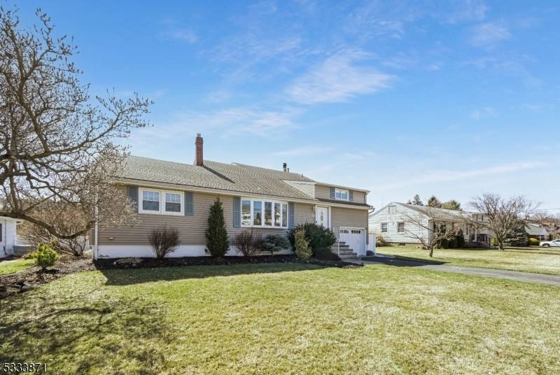 Clifton City, NJ 07013,23 Manor Dr