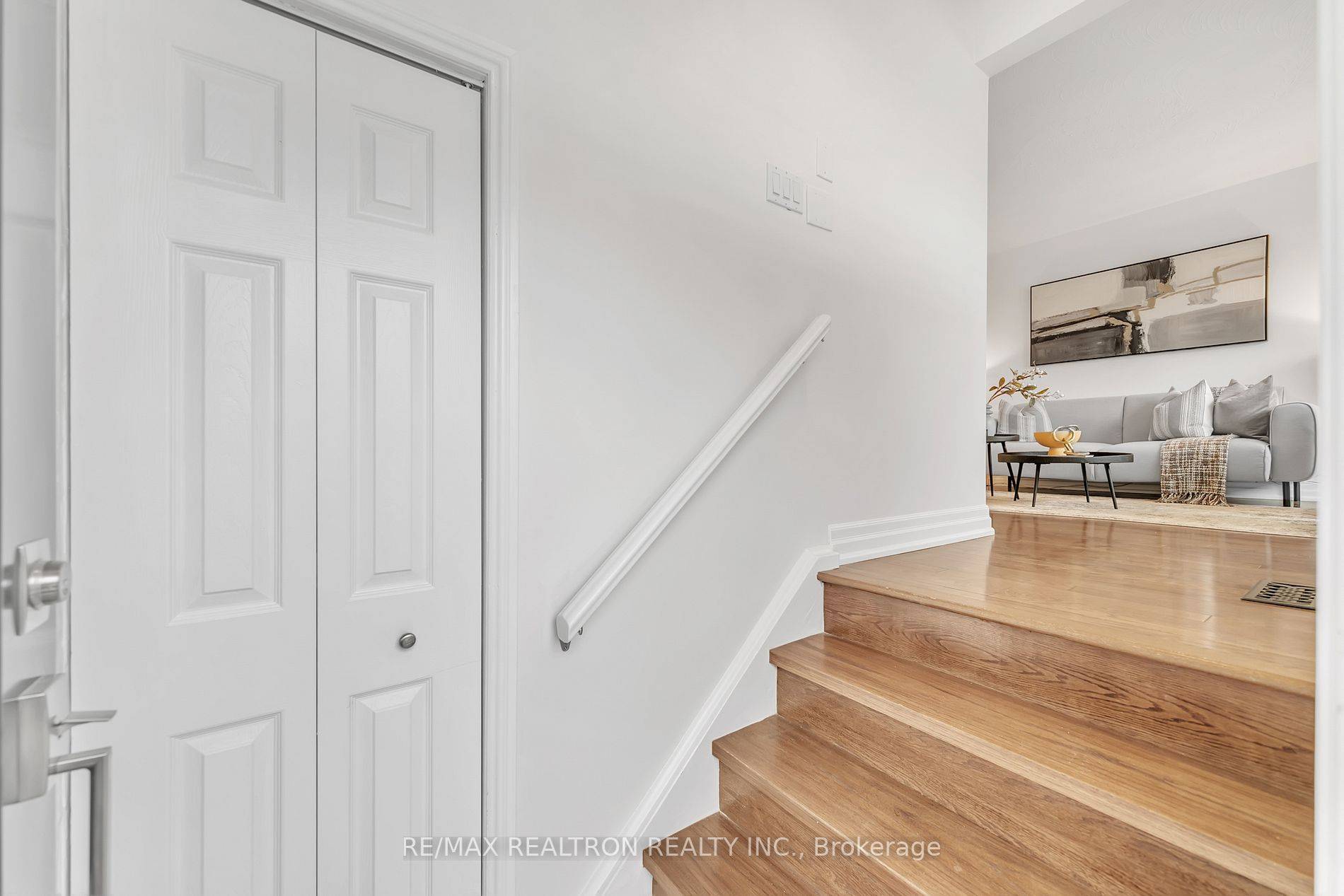 Newmarket, ON L3Y 4J1,145 Willow LN