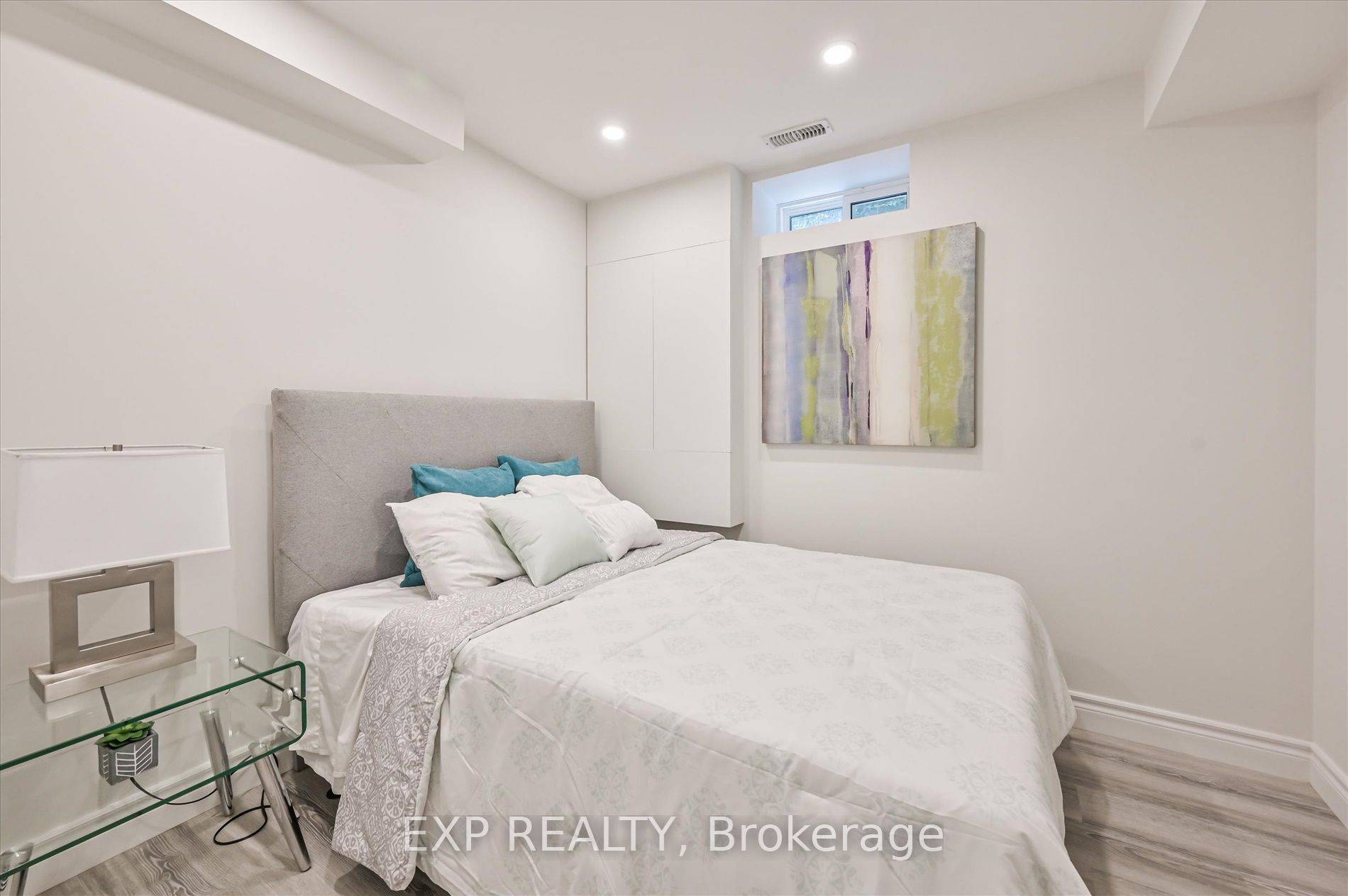 Toronto E03, ON M4K 3E4,922 Logan AVE #Lower