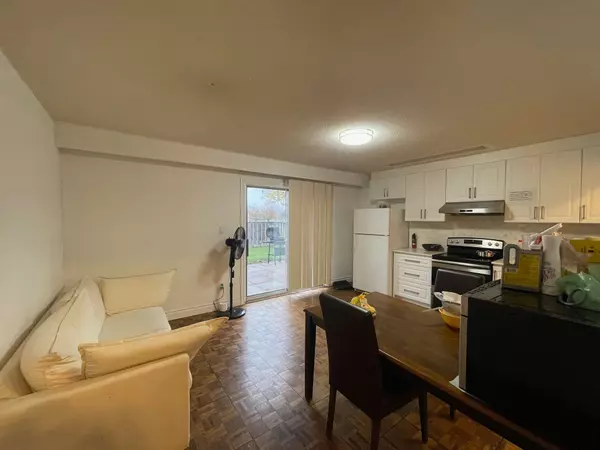 Toronto C07, ON M2R 2V4,93 Peckham AVE #B1