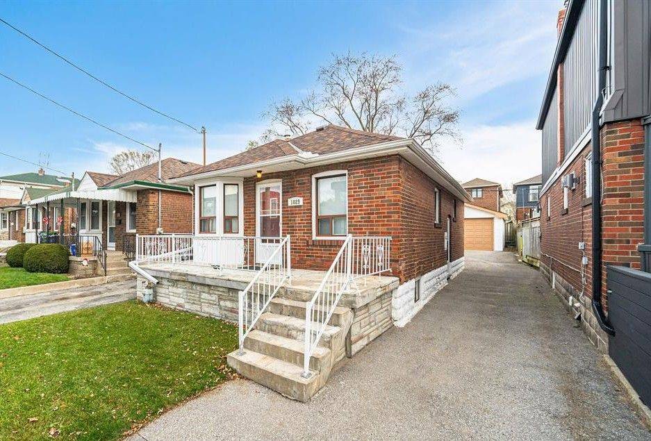 Toronto E03, ON M4J 4C9,1029 Greenwood AVE