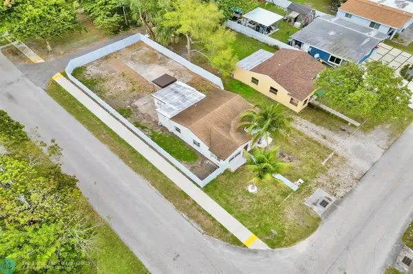 Hollywood, FL 33020,2447 Thomas St