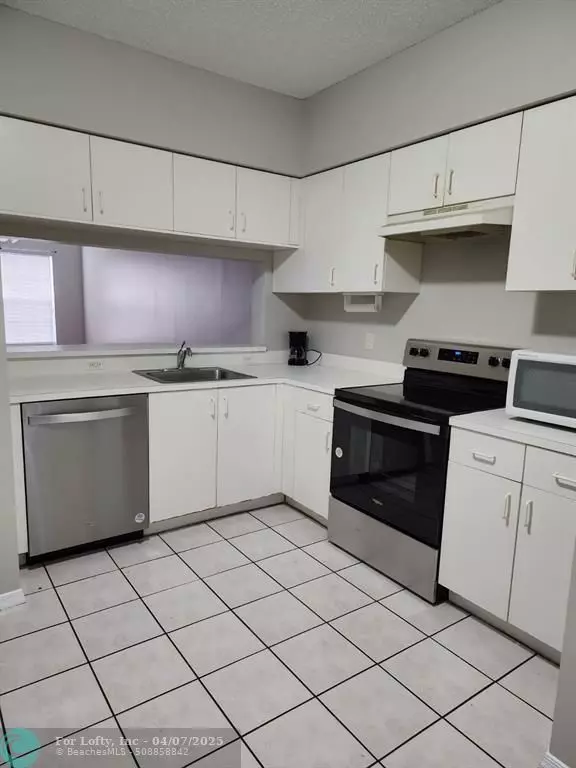Weston, FL 33326,51 Whitehead Cir #51