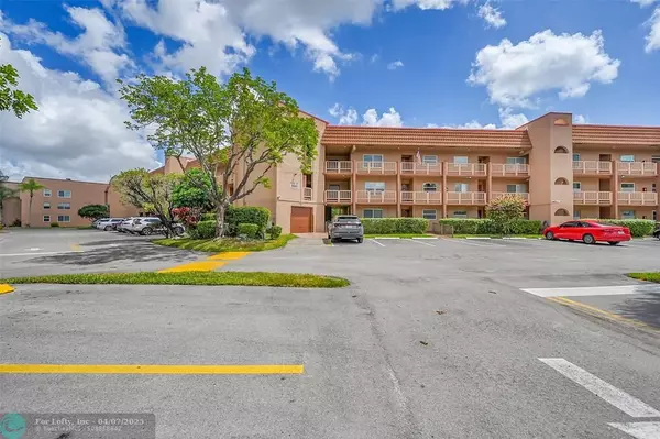 Sunrise, FL 33322,9841 Sunrise Lakes Blvd #105