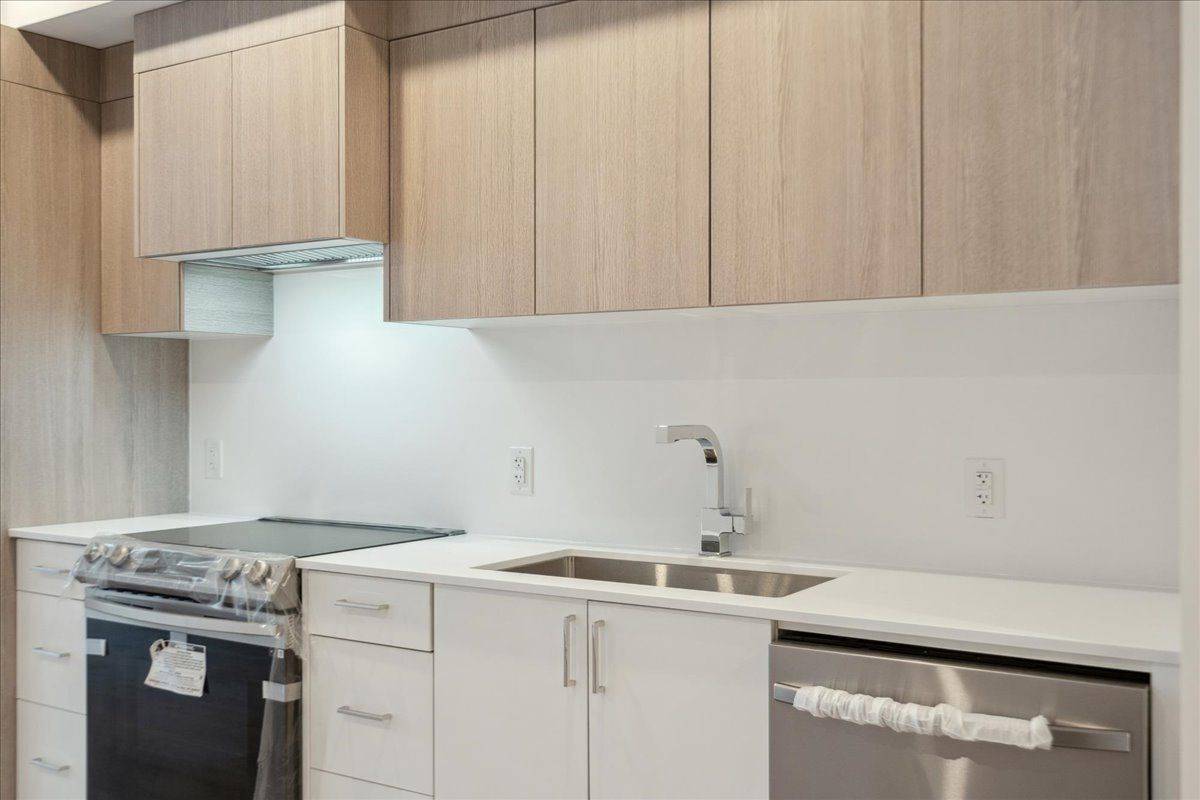 Carlingwood - Westboro And Area, ON K2A 1X4,683 Melbourne AVE #1
