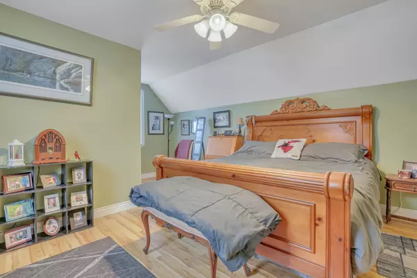 Springwater, ON L0L 2K0,1940 Crossland RD