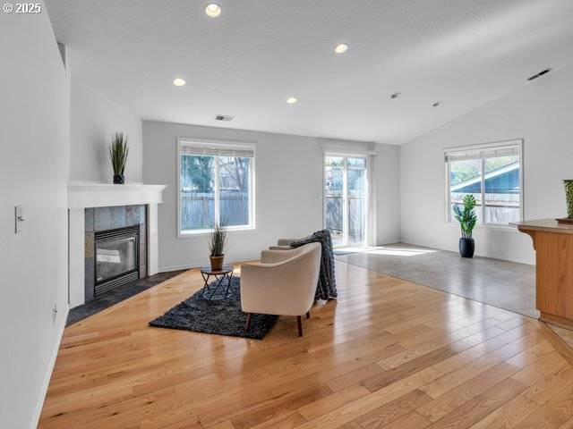 Mc Minnville, OR 97128,670 NE SUMMERFIELD ST