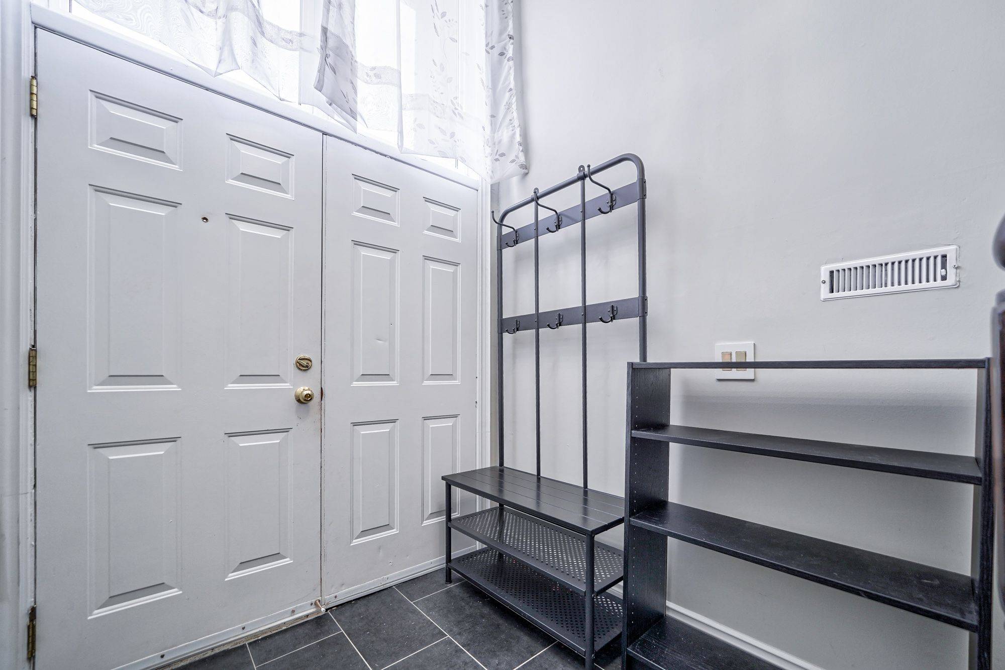 Markham, ON L3T 1Y9,1692 John ST