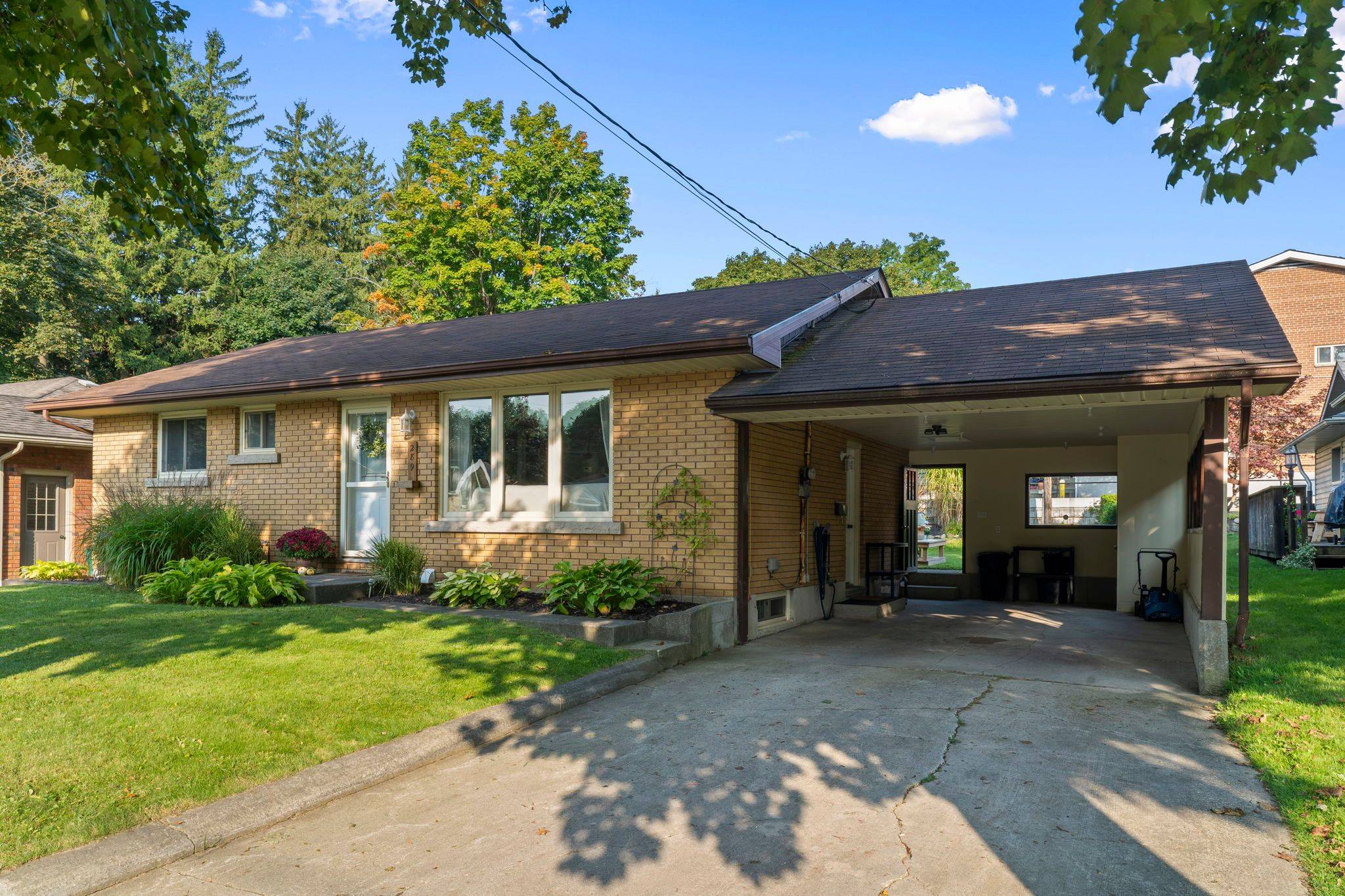 Wellington North, ON N0G 2L2,289 Birmingham ST E