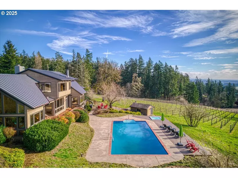 2636 SW Schaeffer RD, West Linn, OR 97068