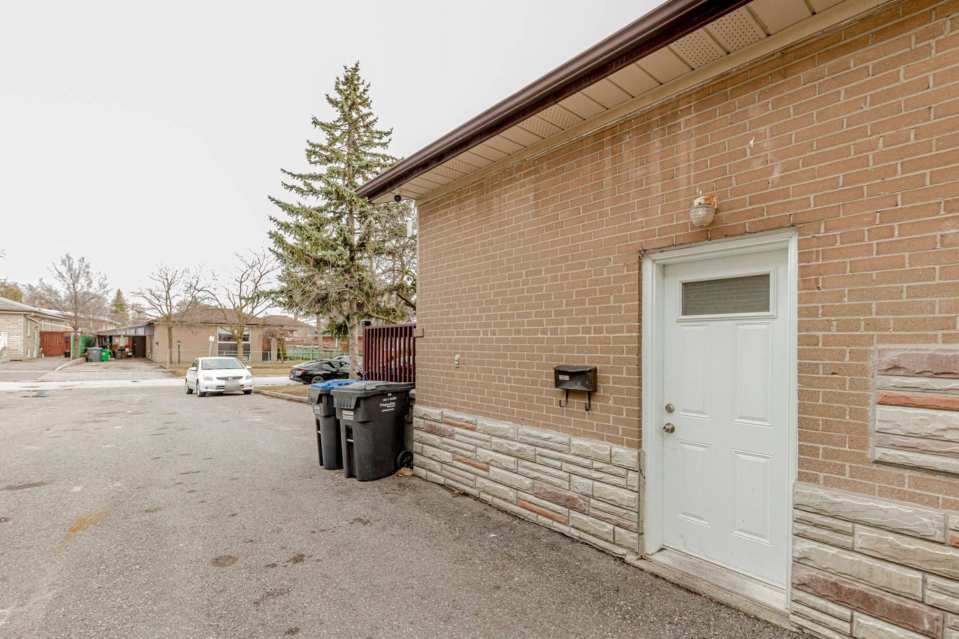 Brampton, ON L6Y 1H1,66 Corby CRES