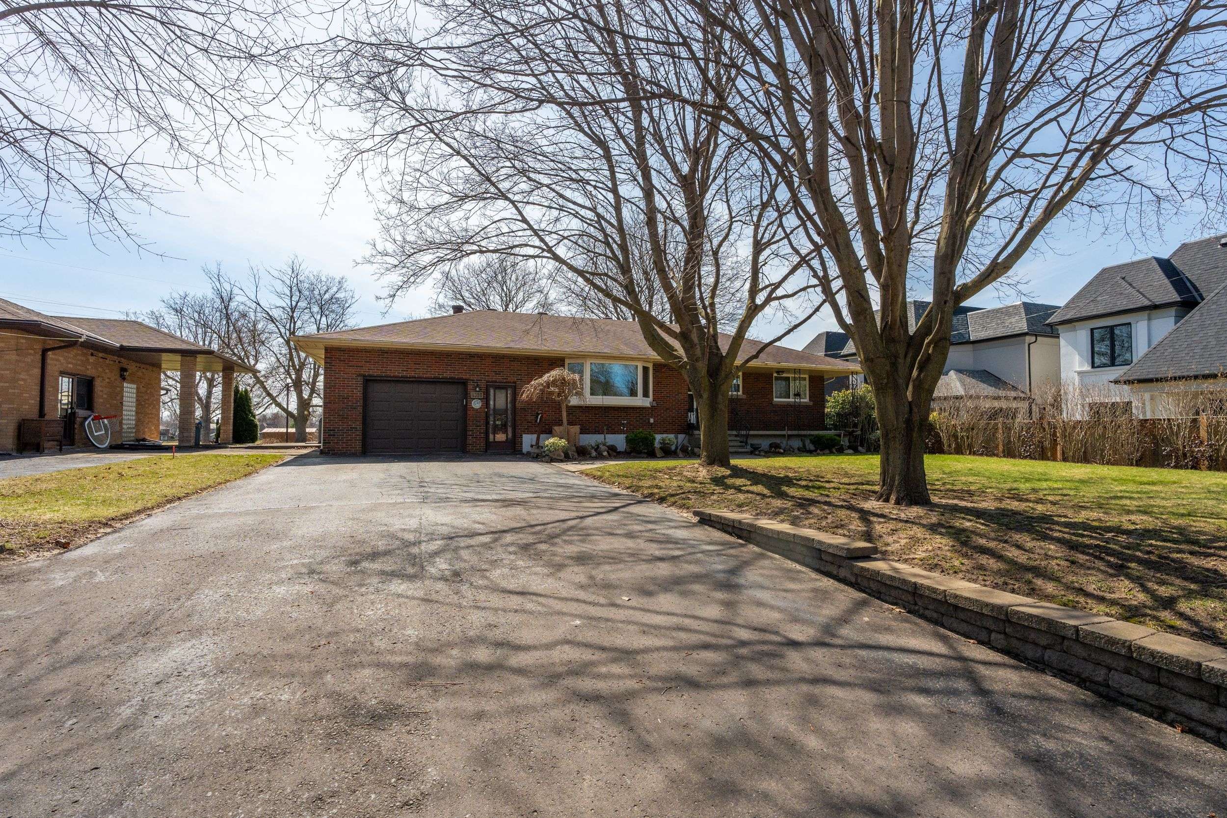 Niagara Falls, ON L2E 6S4,6398 Mountain RD