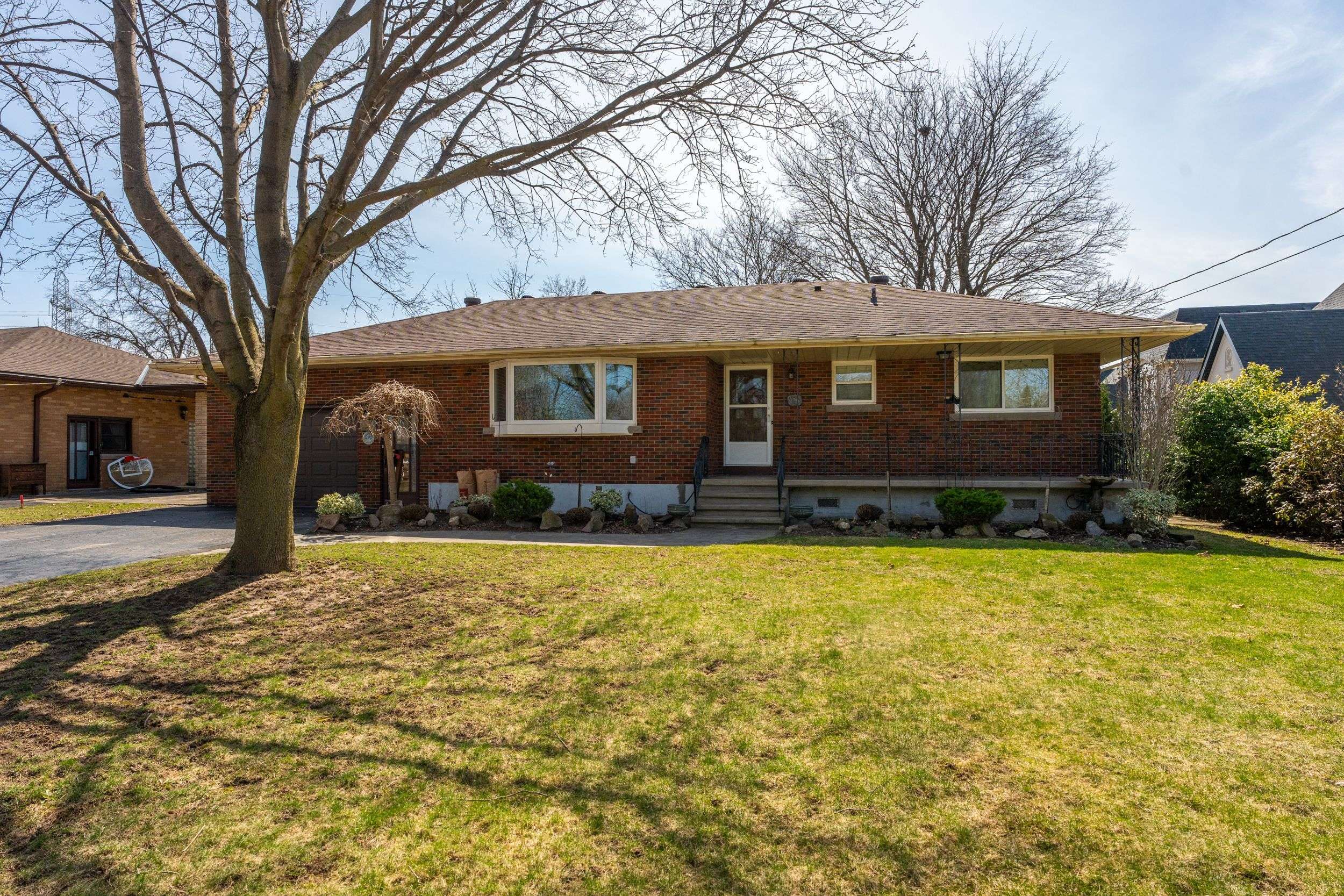 Niagara Falls, ON L2E 6S4,6398 Mountain RD