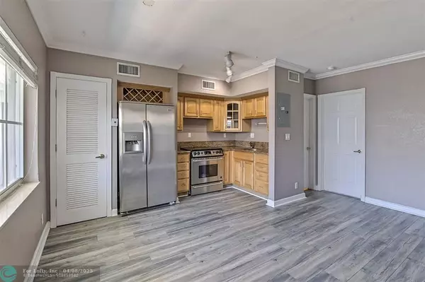 Fort Lauderdale, FL 33301,924 SE 2ND ST #30