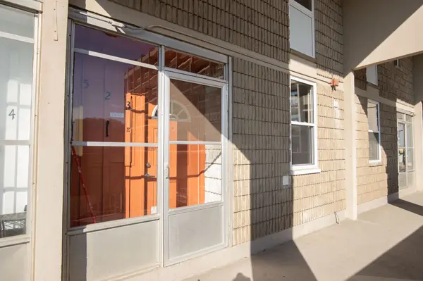 Hamilton, ON L8K 5N2,350 Quigley RD #523