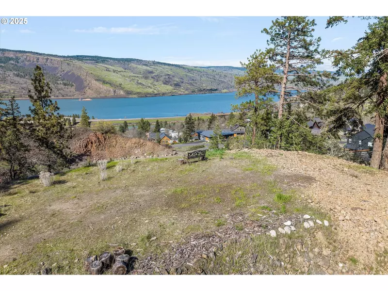 Asher ST, Mosier, OR 97040