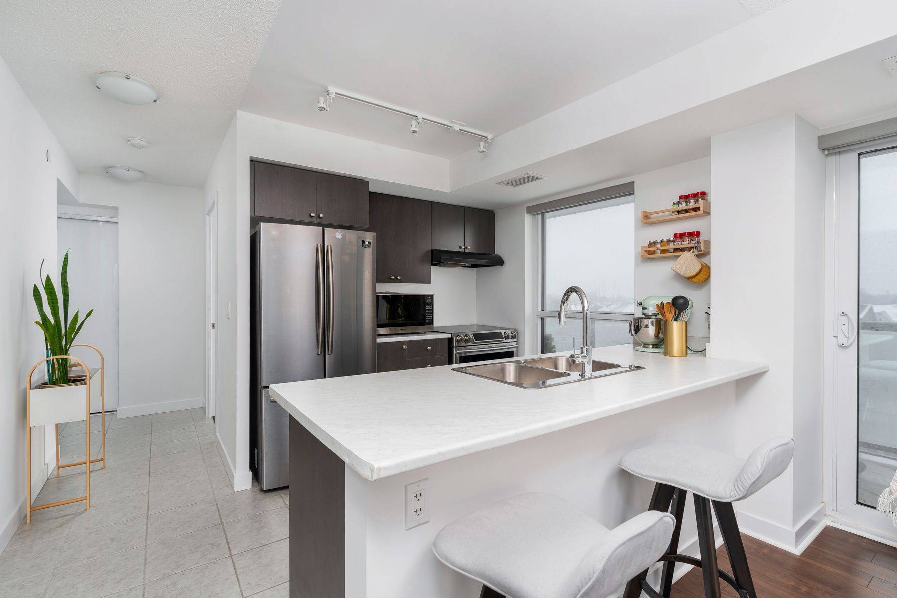 Toronto E02, ON M4C 5C6,8 Trent AVE #523