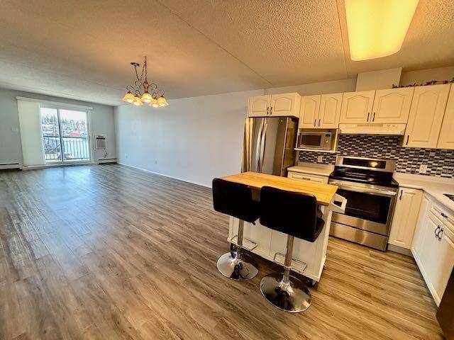 Hinton, AB T7V 0A5,228 Pembina AVE #306
