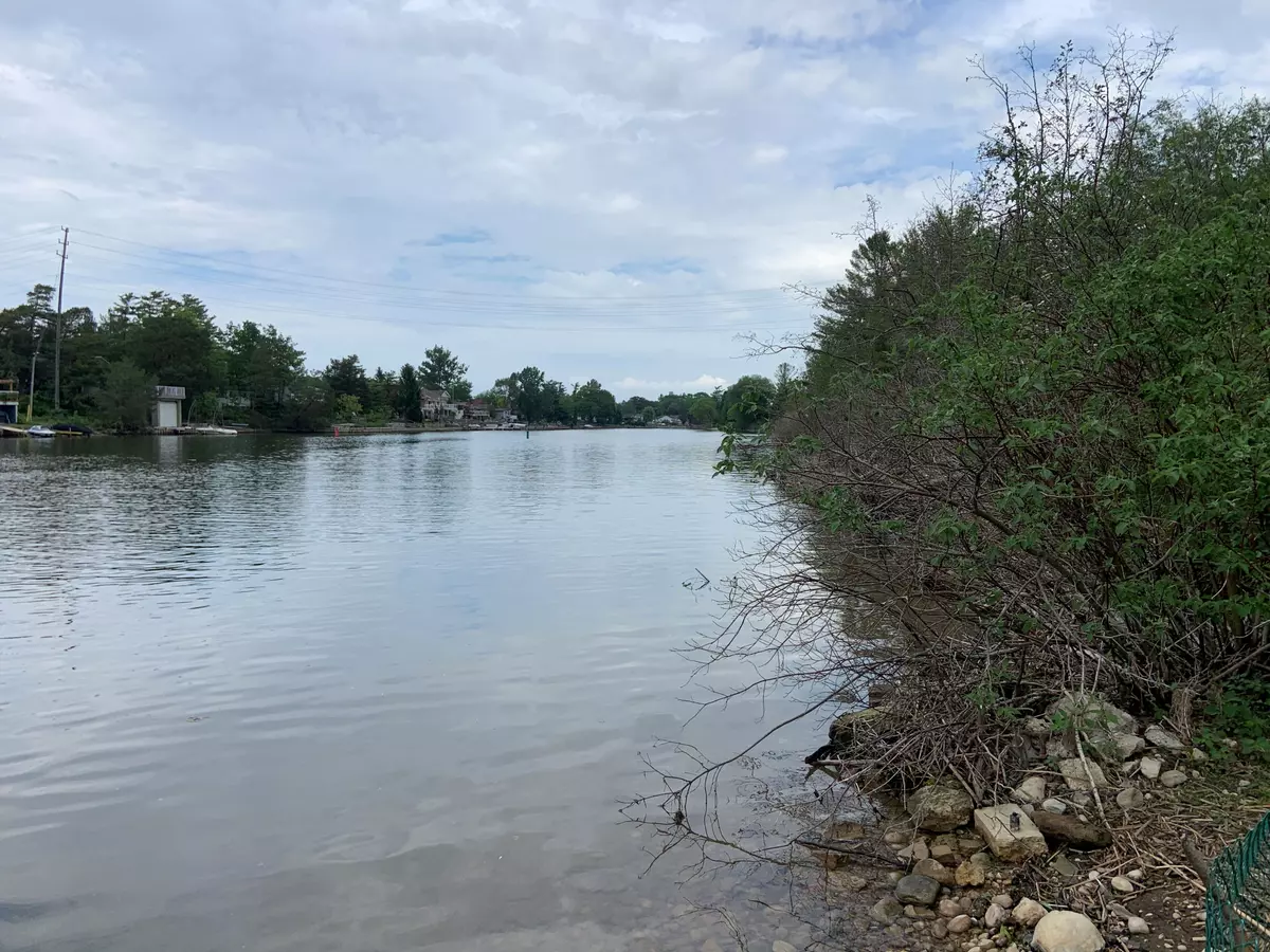 Wasaga Beach, ON L9Z 2X5,8 Poplar ST