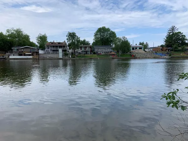 Wasaga Beach, ON L9Z 2X5,8 Poplar ST