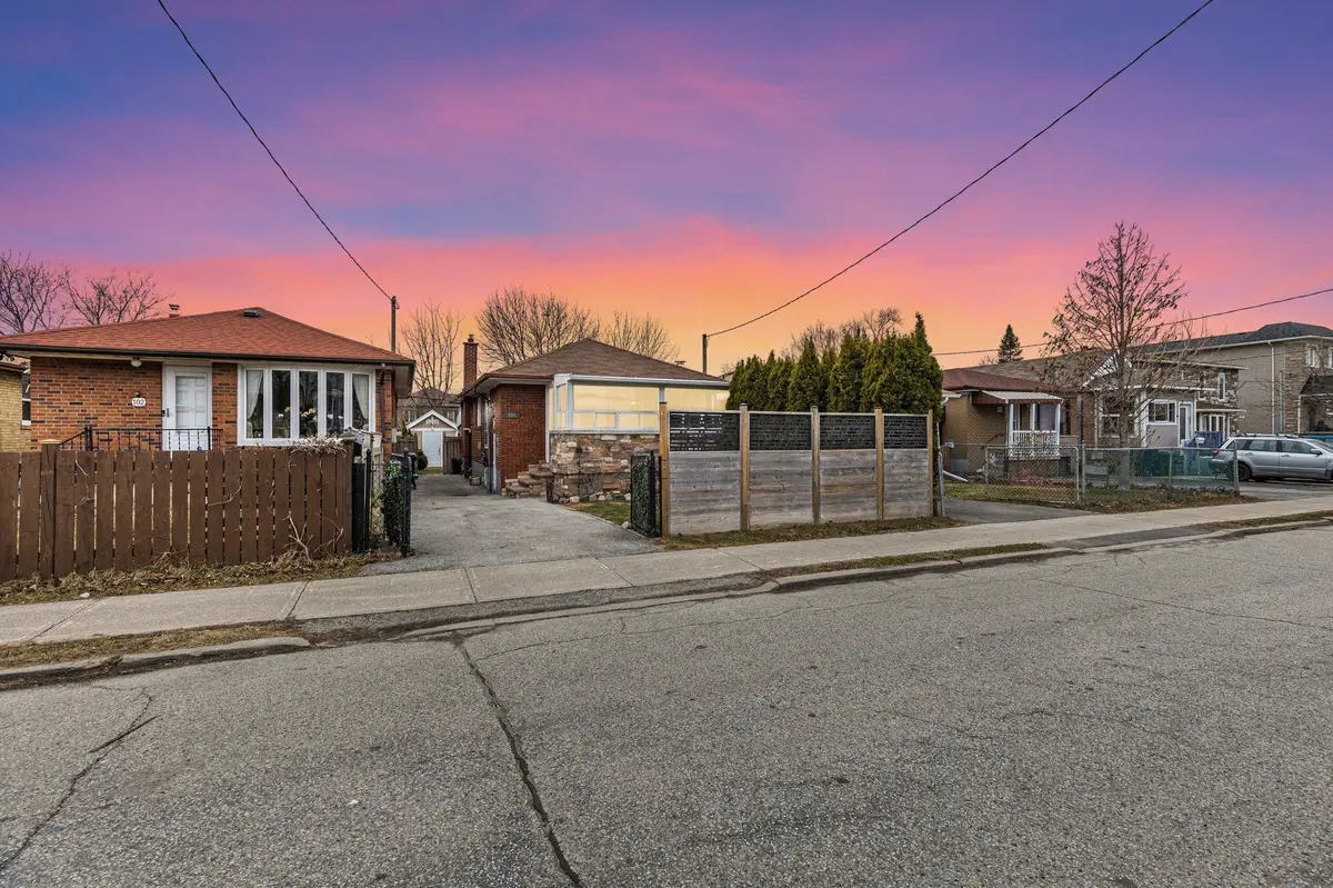 Toronto E04, ON M1K 3H8,104 Linden AVE