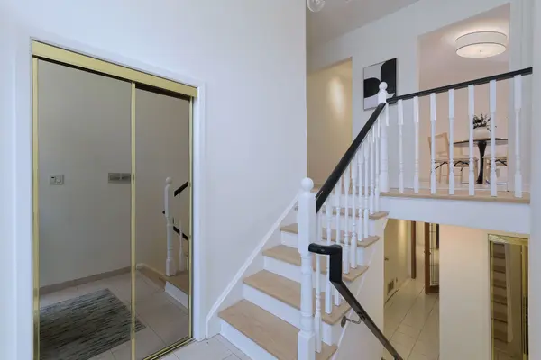 Toronto W09, ON M9P 3E8,3 Watling ST