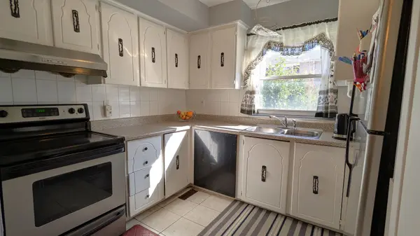 Toronto W10, ON M9V 4A3,2004 Martin Grove RD #15