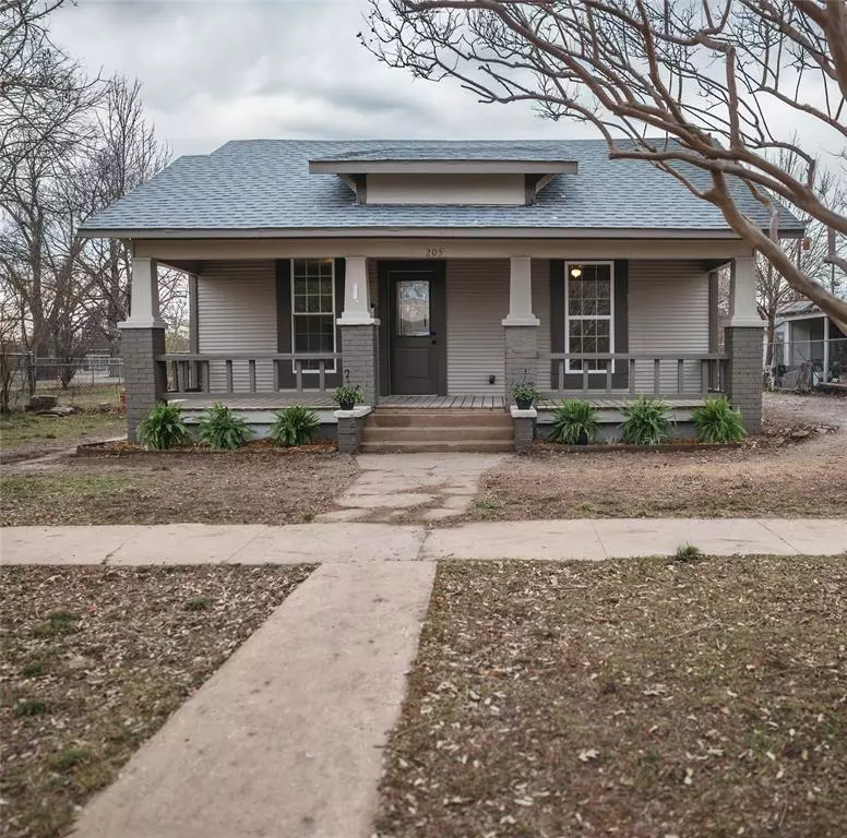 Leonard, TX 75452,205 E Collin Street
