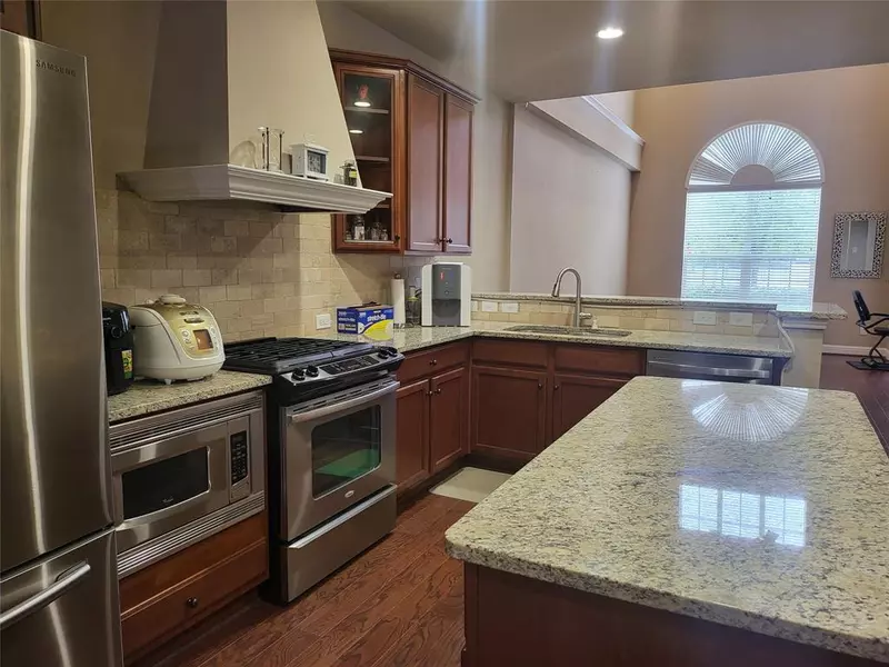 6912 Oeste Drive, Irving, TX 75039