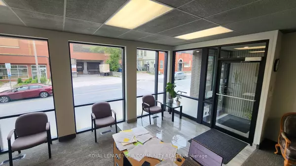 114 Simcoe ST, Peterborough Central, ON K9H 2H4