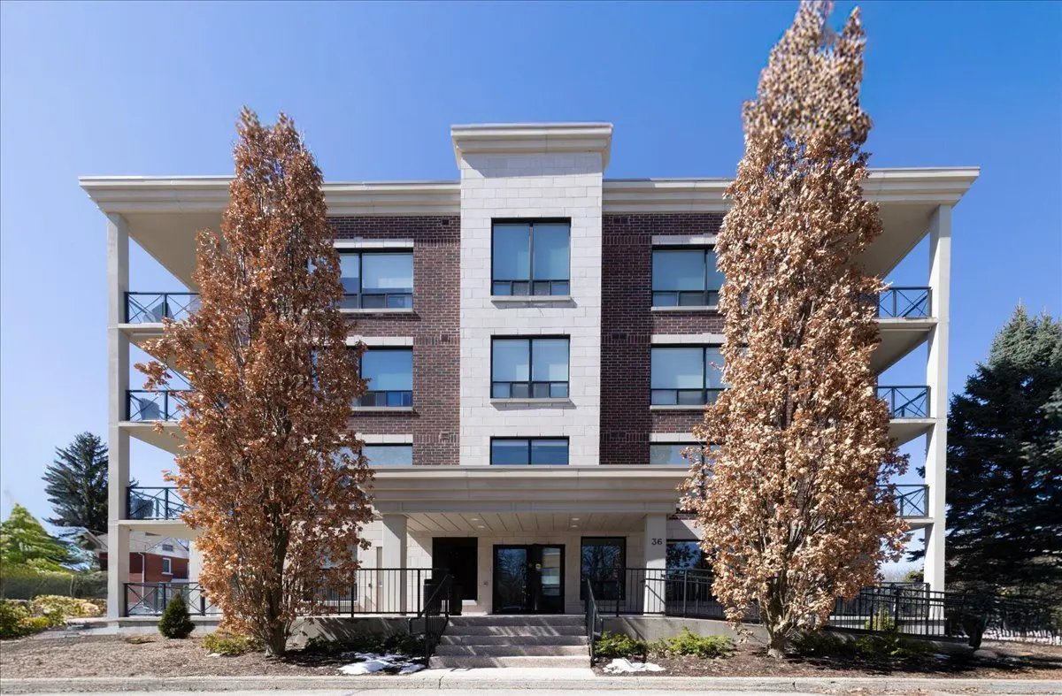 Stratford, ON N5A 0C2,36 Front ST #306