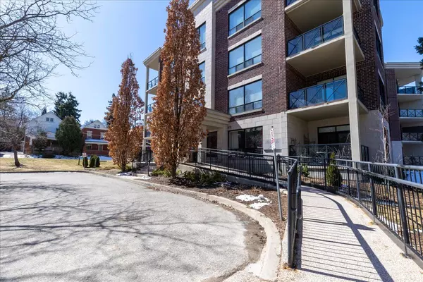 Stratford, ON N5A 0C2,36 Front ST #306