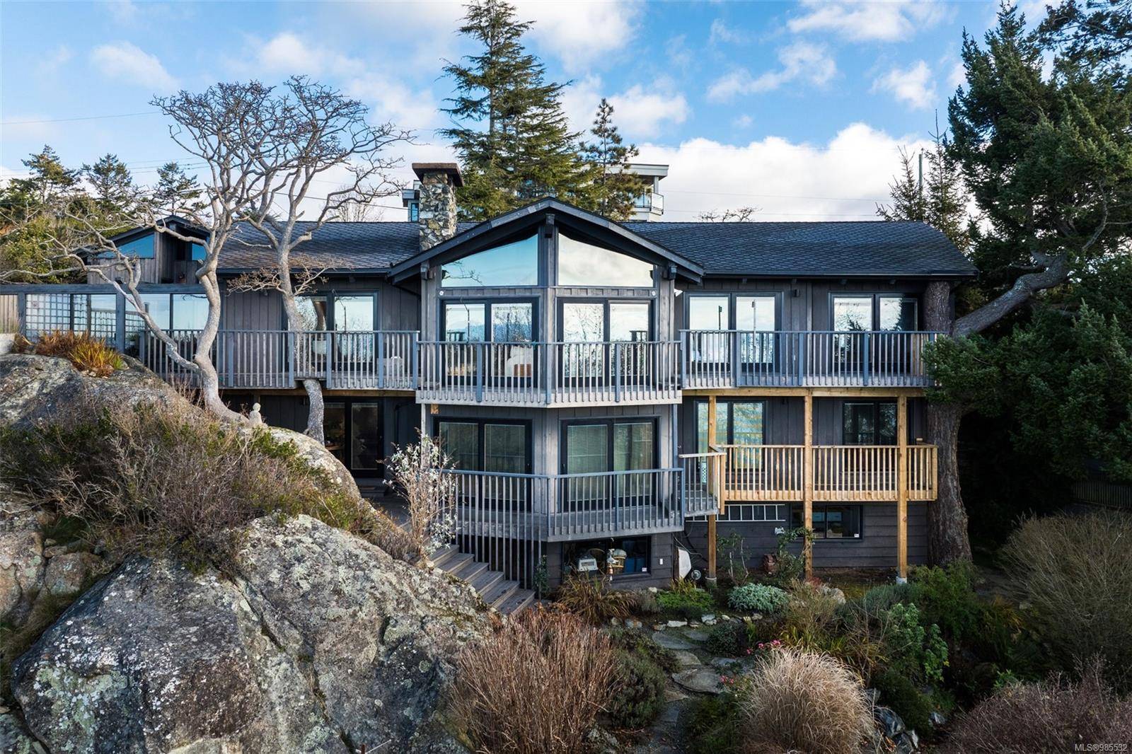 202 Denison Rd, Oak Bay, BC V8S 4K3