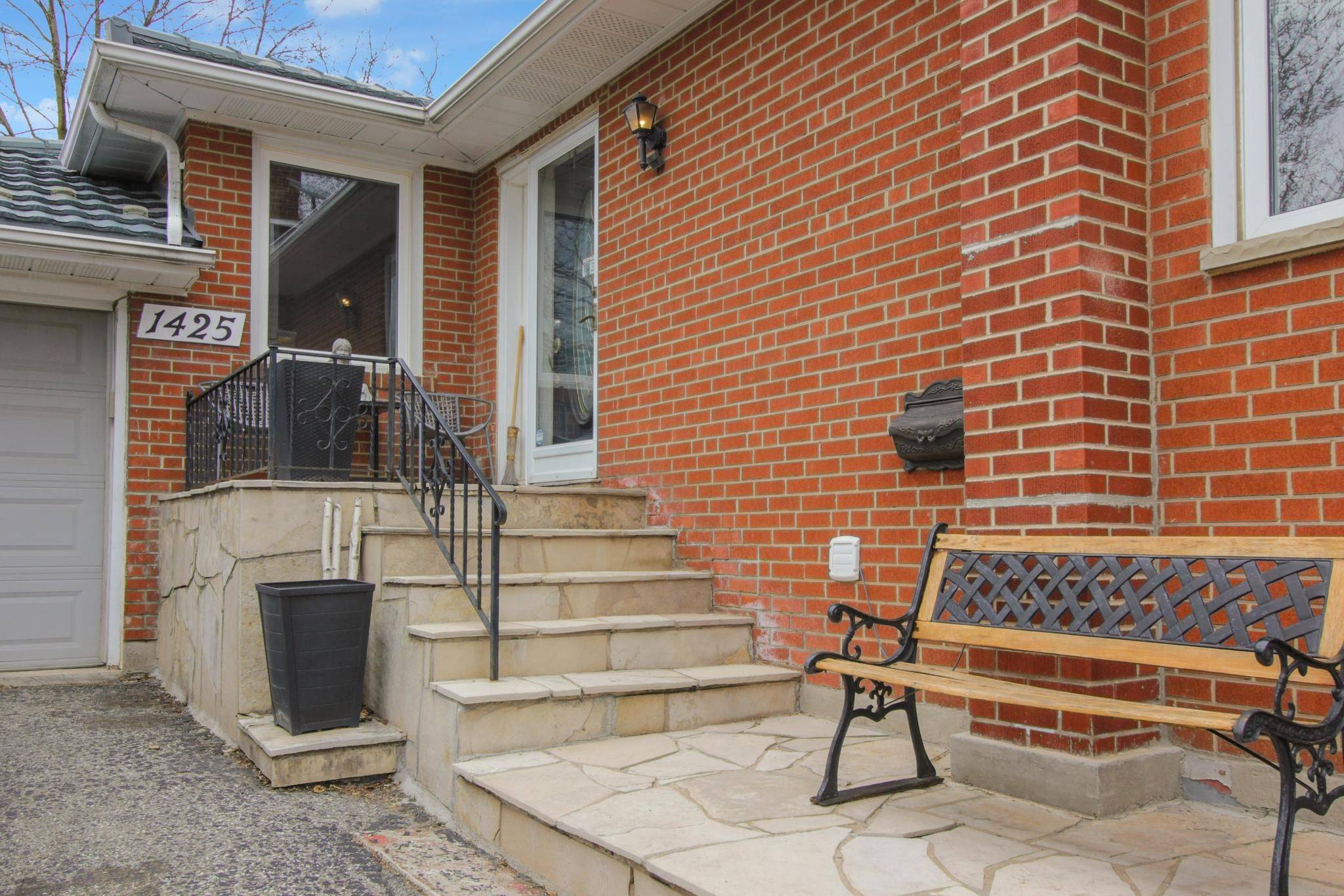 Mississauga, ON L5C 1S2,1425 Chalice CRES