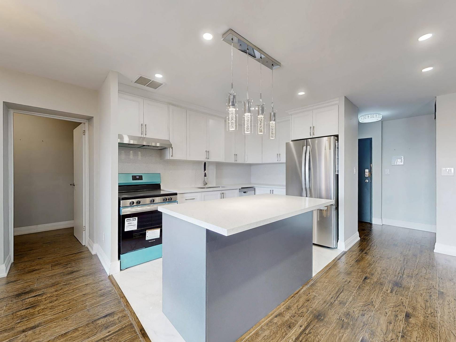 Mississauga, ON L5C 2V3,3025 The Credit Woodlands N/A #212