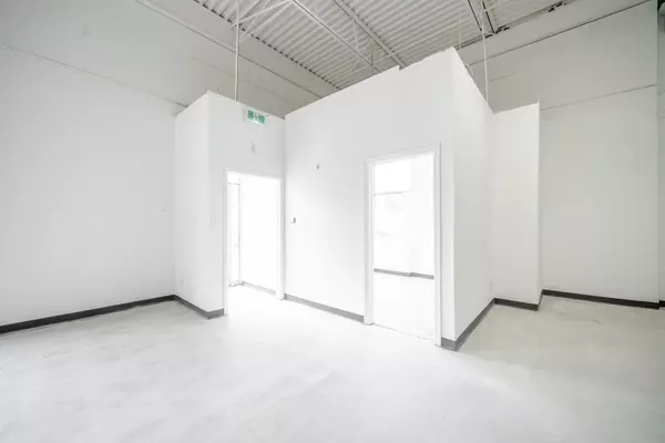 Toronto W10, ON M9V 3Y6,69 Westmore DR #25-26