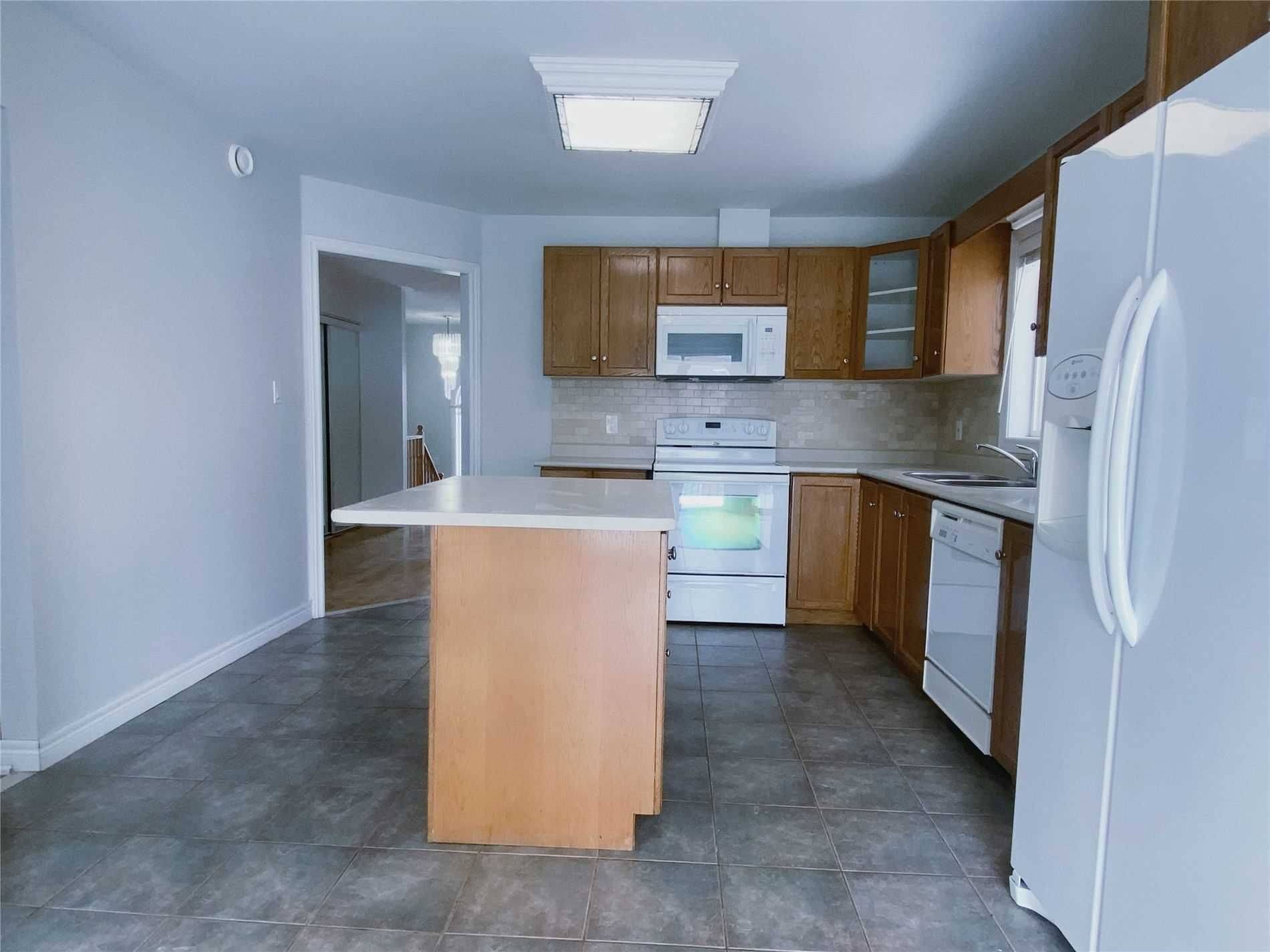 Oshawa, ON L1K 2Z3,799 Coldstream DR #Main