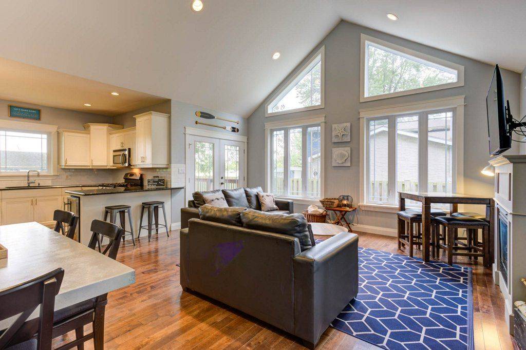 Bluewater, ON N0M 1N0,71288 Elm ST