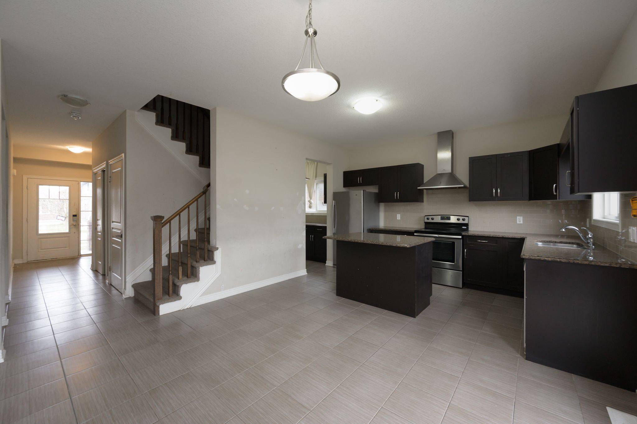 Welland, ON L3C 0B7,85 Roselawn CRES