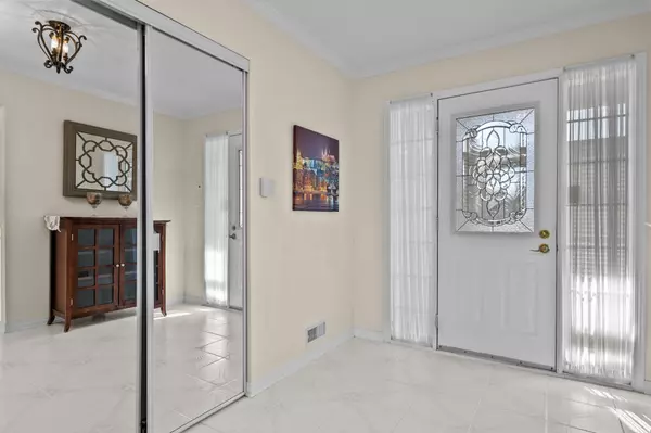 Loyalist, ON K0H 1G0,32 Abbey Dawn DR