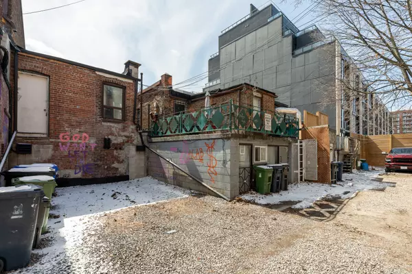 Toronto C03, ON M6C 1C1,824 St Clair AVE W
