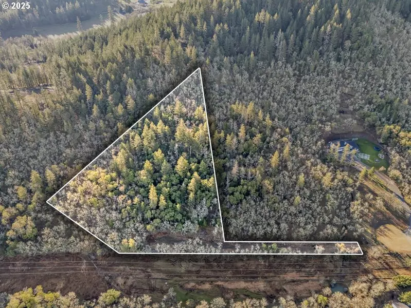 401 WHITAKER LN, Grants Pass, OR 97527