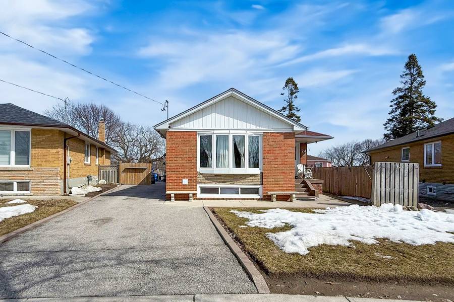 74 Wantanopa CRES, Toronto E09, ON M1H 2B4
