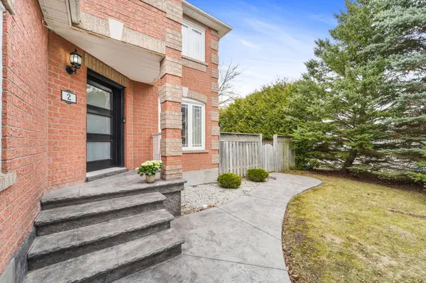 New Tecumseth, ON L0G 1A0,2 Mccullough AVE