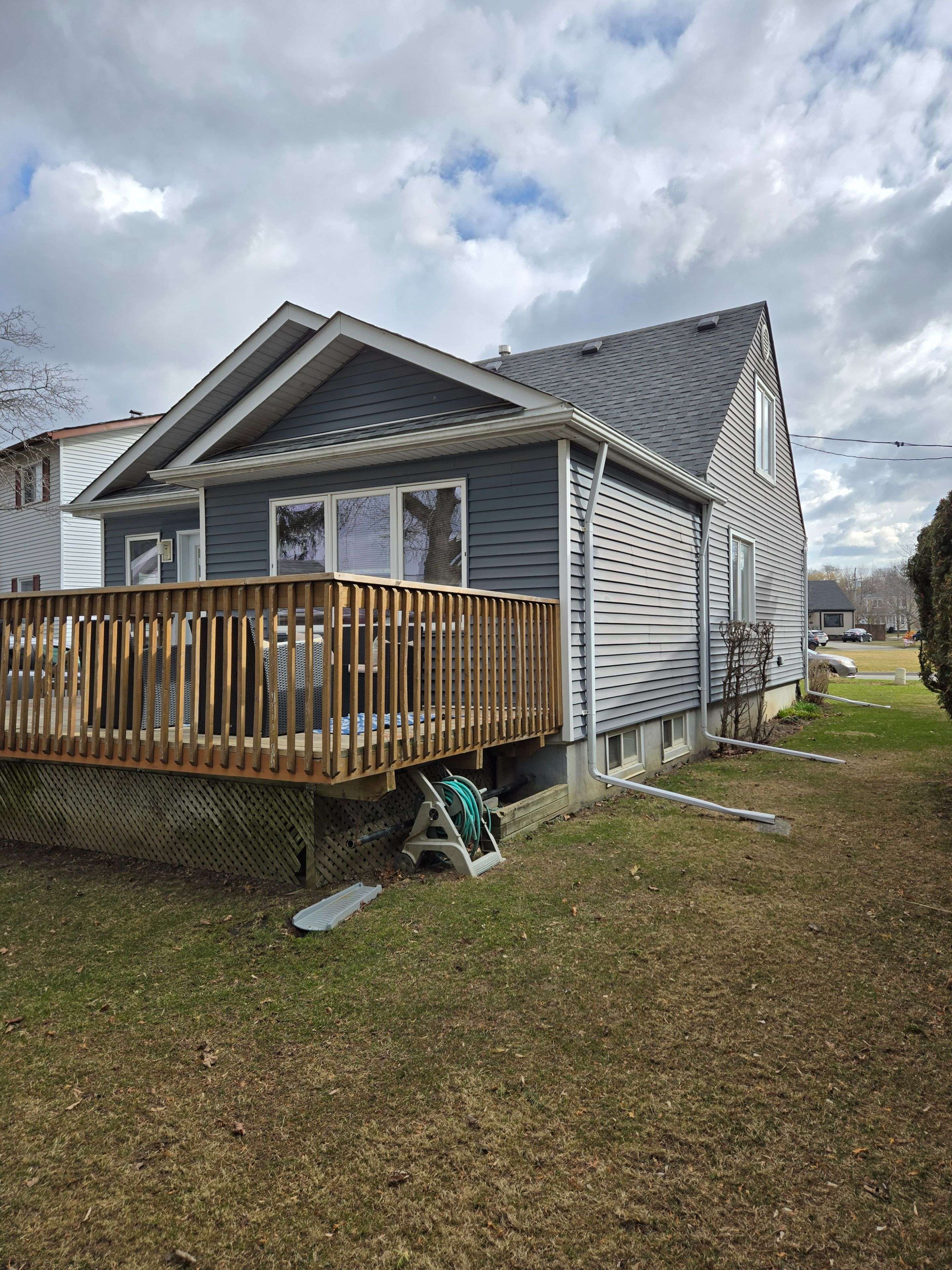 Toronto E03, ON M4B 3K2,16 Topham RD