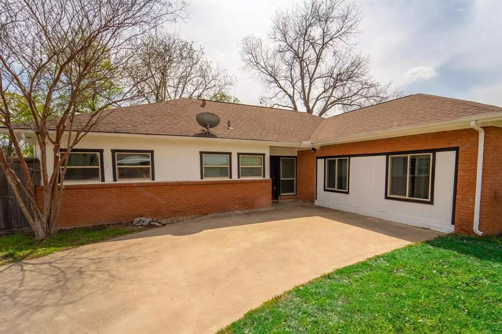 North Richland Hills, TX 76180,7816 Mary Frances Lane